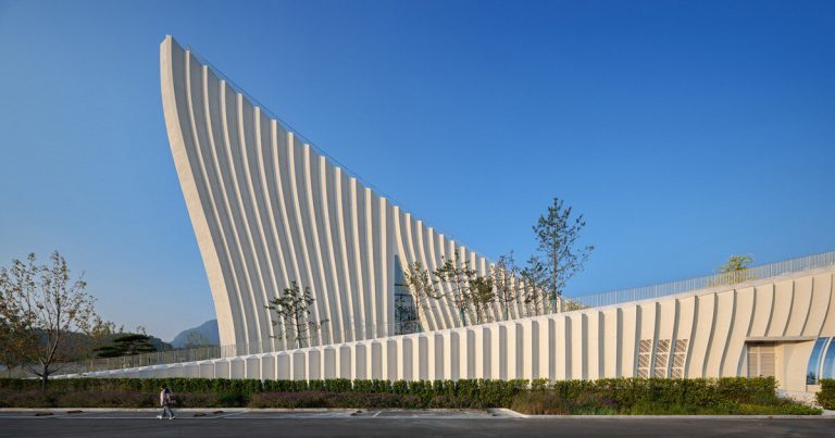 Curved concrete roofs root workshop alter architects museum in Chinese language mountain foot