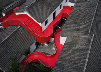 Dayi Design revives the historic web site Nanjing with the Sinous Purple Scale