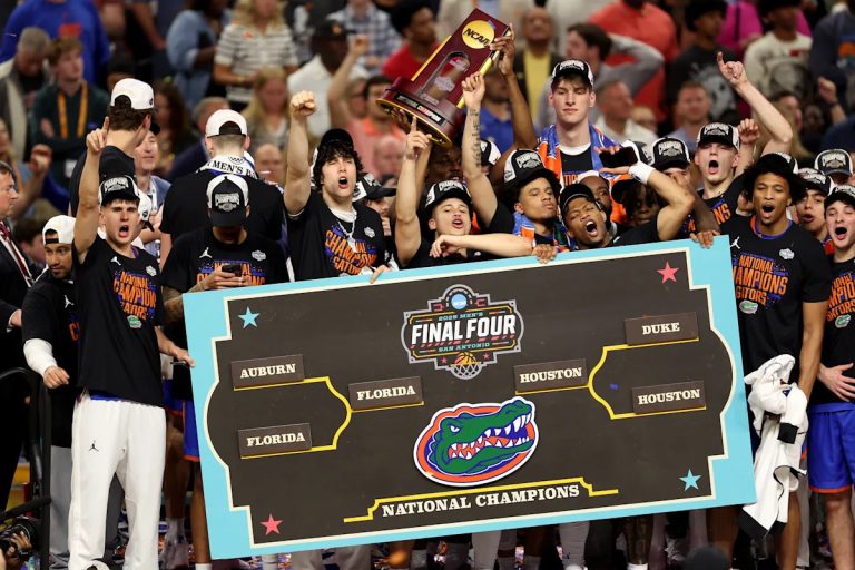 Yahoo Sports activities Am: Gators wins the third title