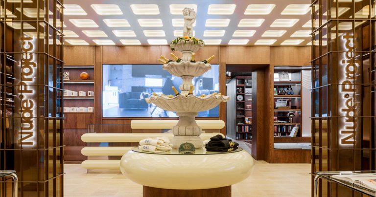 He transforms the Madrid flagship of the nude undertaking right into a Hollywood model “open mansion”