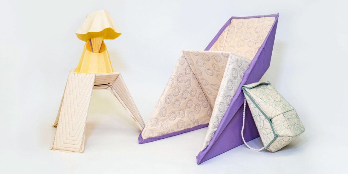 Flat material adjustments in 3D furnishings made by stitching machine