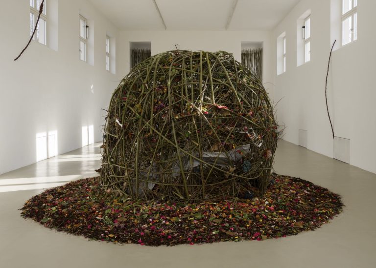 An artist Ikebana and his scholar resemble an unconventional method to flower preparations – Colossal