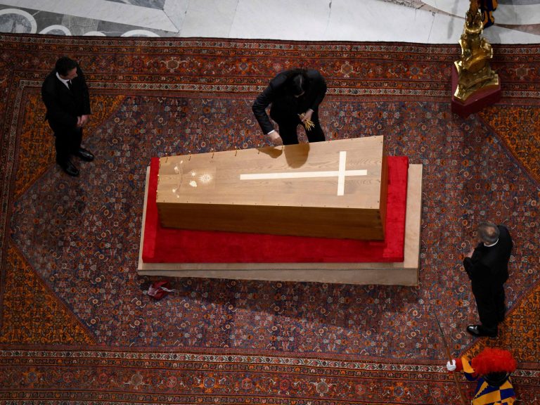 Pope Francis’ funeral on the Vatican As we speak, Reside: Applications and all the pieces for the Farewell of Jorge Bergoglio on April 26