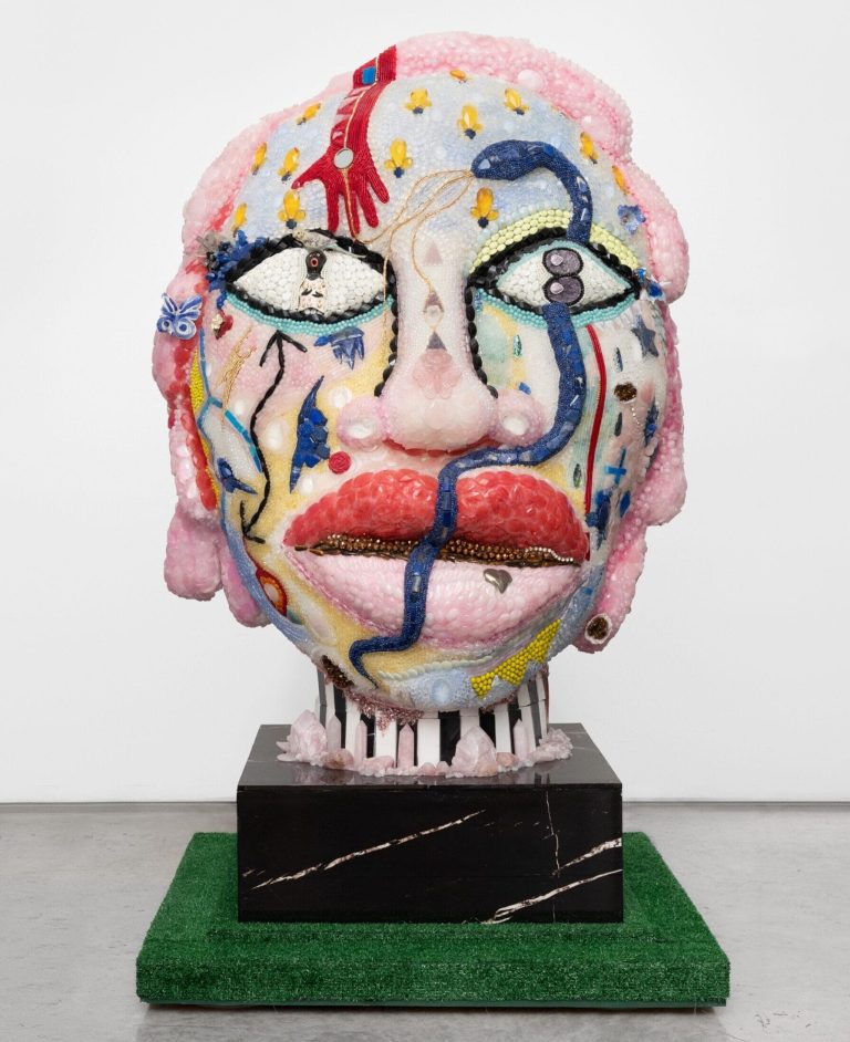 German Vanessa Channel the metaphysical therapeutic powers in a collection of monumental assemblies – Colossal