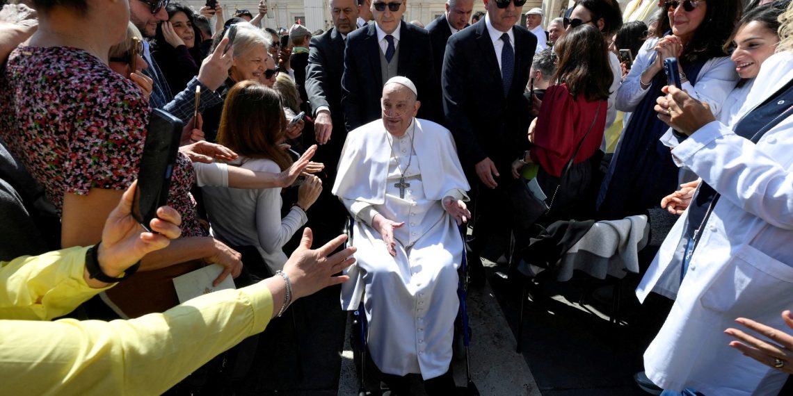 Pope Francis reappeared in Plaza de San Pedro and in 5 phrases prompted an emotional shock