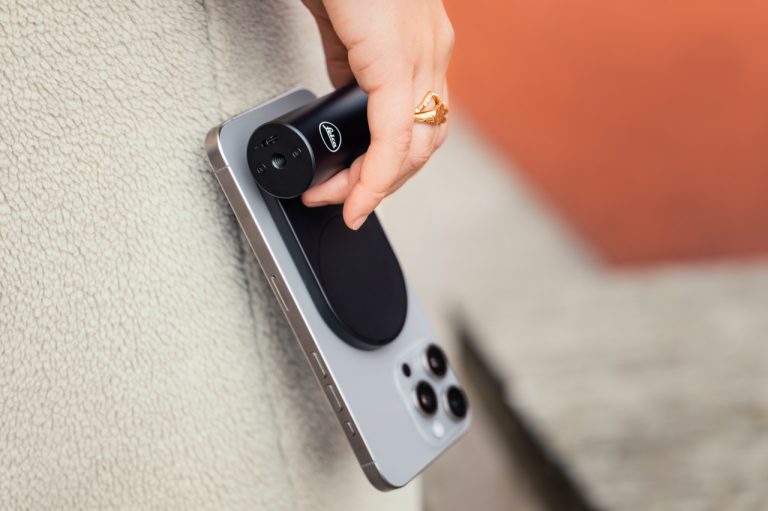 Leica Lux Grip brings tactile photographs on iPhone