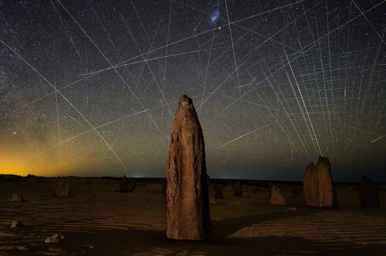 An incredible picture of the Australian desert illuminates the growing drawback of satellite tv for pc air pollution – Colossal