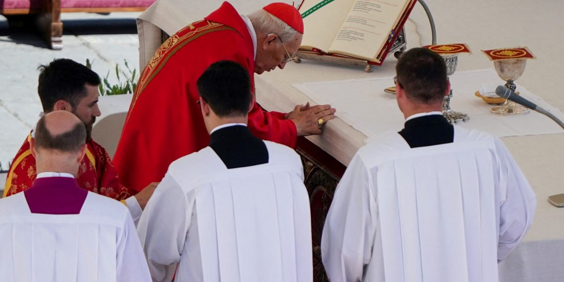 Essentially the most shifting sentences of Latin funerals to say goodbye to Pope Francis within the Vatican