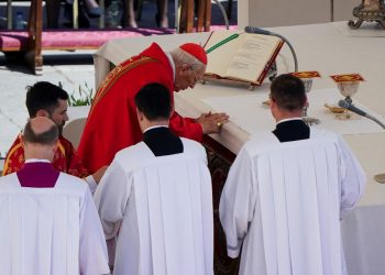 Essentially the most shifting sentences of Latin funerals to say goodbye to Pope Francis within the Vatican