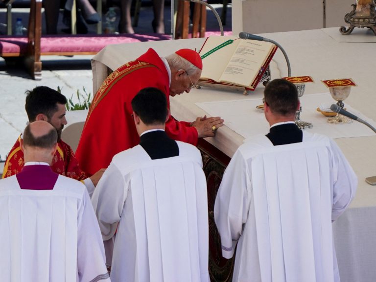 Essentially the most shifting sentences of Latin funerals to say goodbye to Pope Francis within the Vatican