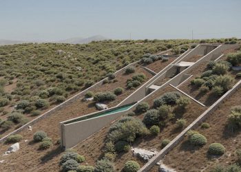 Mykonos Architects incorporates residence -shaped home in Crete Land