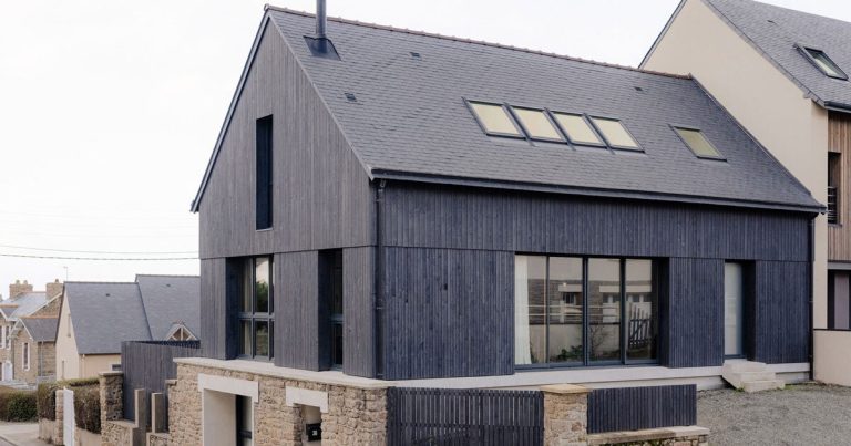 Darkish slabs of clothes wooden from Saint-Malo de Maab Architectes