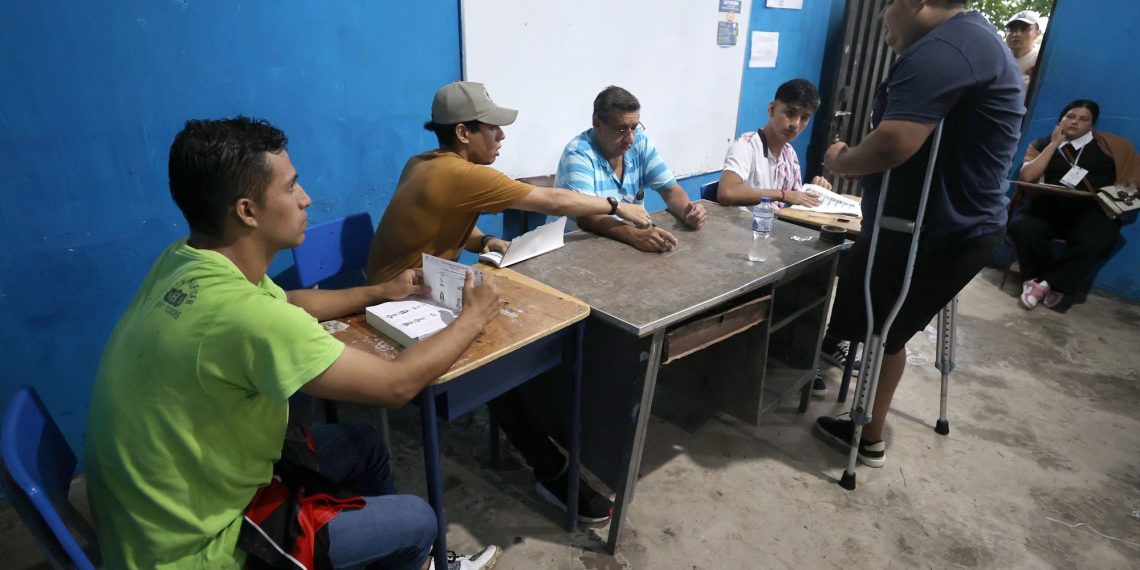 A divided nation already chooses between the continuity of Daniel Noboa or the return of “Corrresmus” with Luisa González