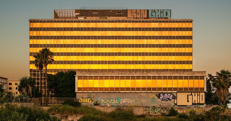 The picture collection of Lluís Bort surprises the deserted buildings of Mallorca