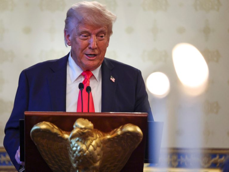 Within the midst of the commerce struggle with Europe and China, Donald Trump sought to throw the top of america Federal Reserve