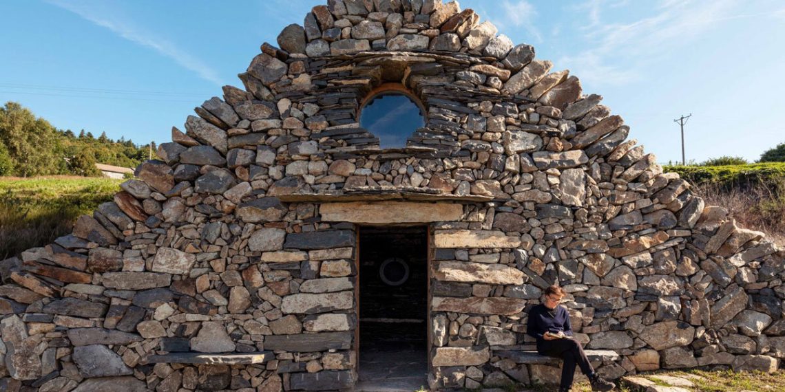 Dry feather shelters tighten contained in the rocky silly alongside the Santiago de Compostela route