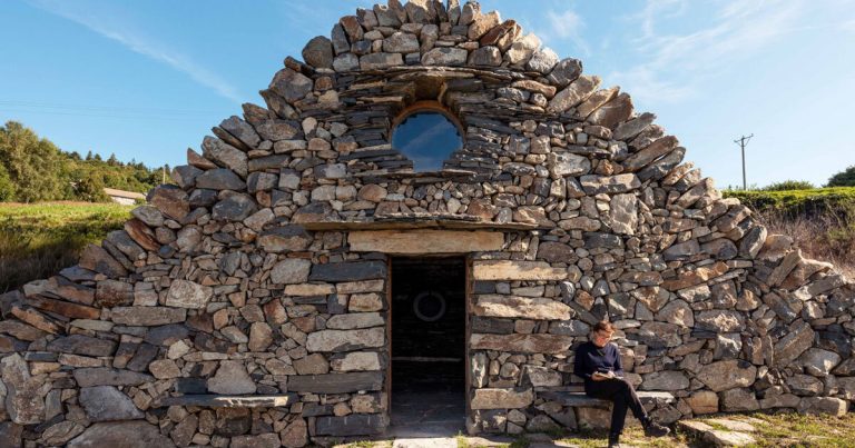 Dry feather shelters tighten contained in the rocky silly alongside the Santiago de Compostela route