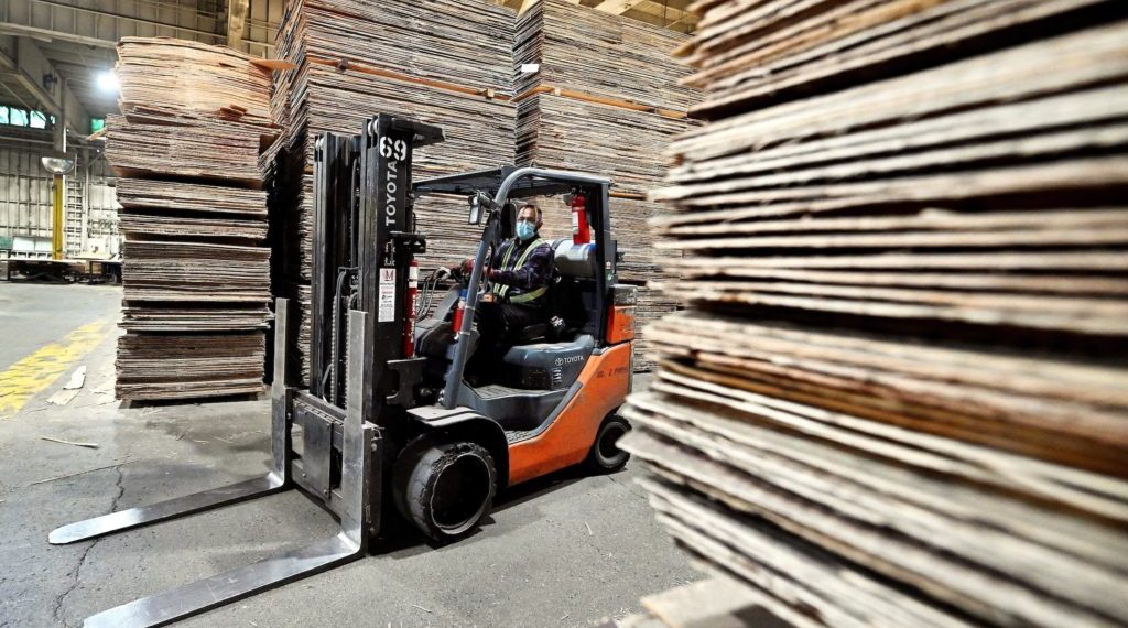 How Trump’s tariffs and the commerce conflict affect the US and world economies – PBS