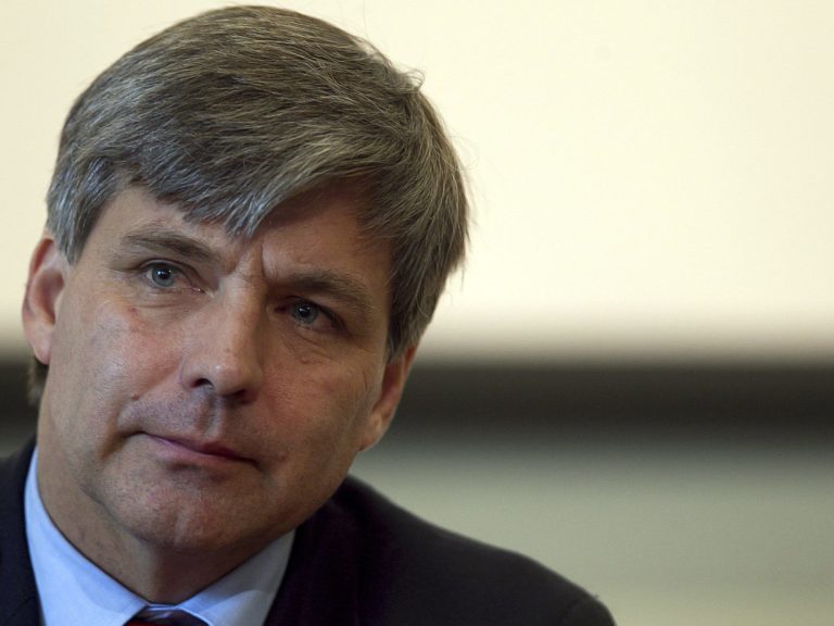 Who’s Harold Mayne Nicholls, the chief who led Bielsa to the Chilean nationwide group and is now on the lookout for 135,000 signatures to run because the president of his nation