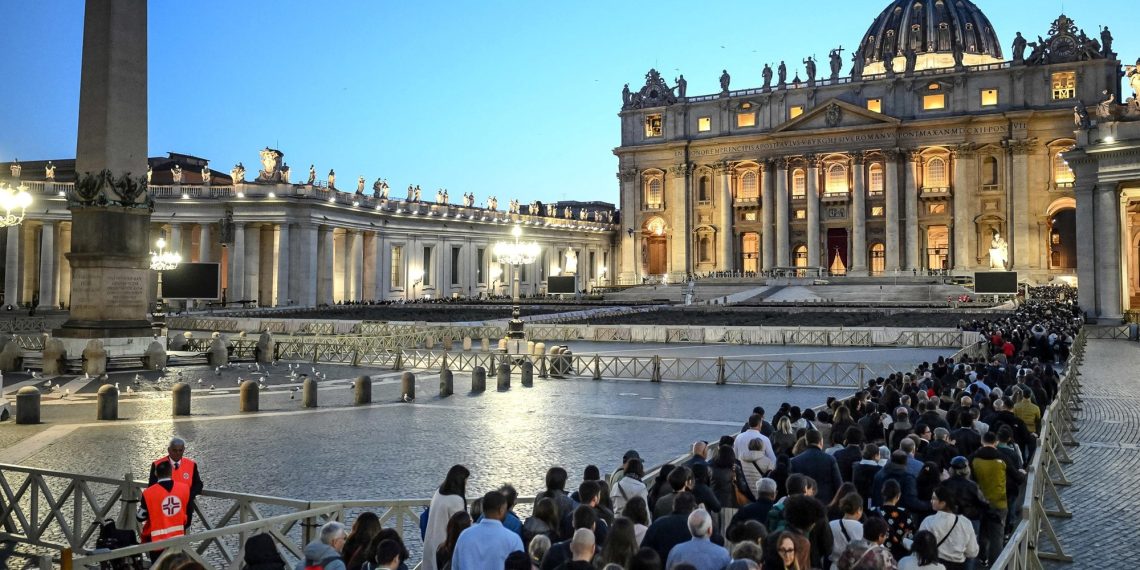 An open sky all around the world to say goodbye to Ponti who prophesied the “World Battle III in Half”