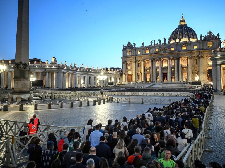An open sky all around the world to say goodbye to Ponti who prophesied the “World Battle III in Half”