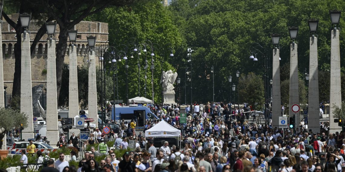 A wave of individuals and an armored Rome make the everlasting metropolis collapse