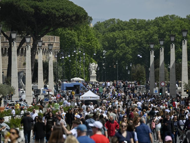 A wave of individuals and an armored Rome make the everlasting metropolis collapse