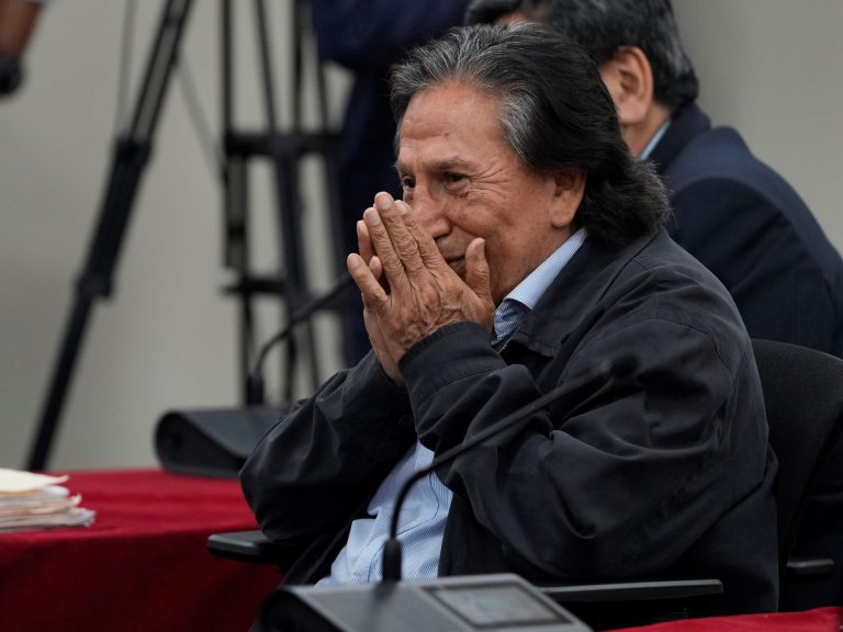 Lengthy listing of former presidents of Peru is processed