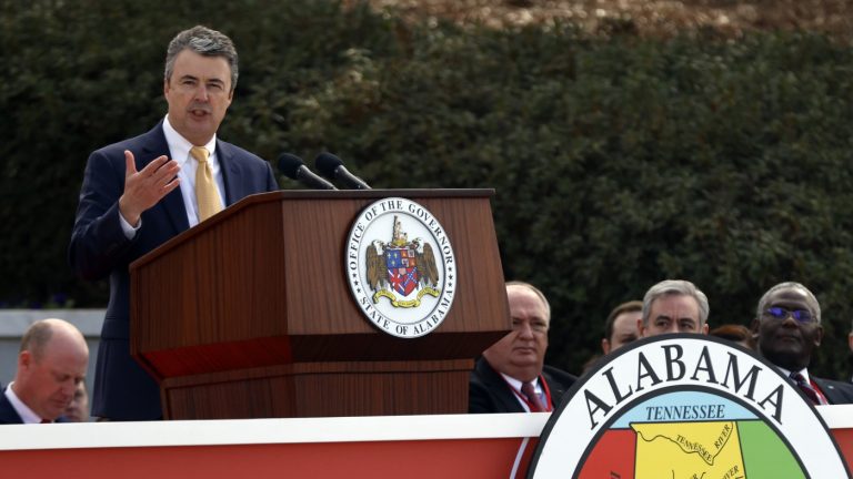 Choose: Alabama can’t prosecute teams serving to sufferers get abortions elsewhere : Pictures