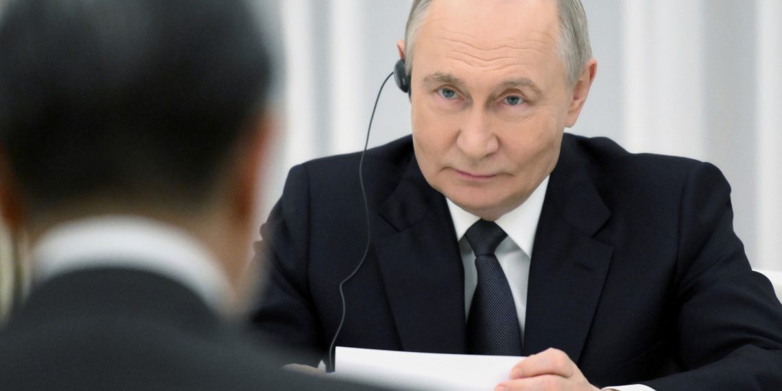 Russia criticizes Trump’s peace plan and claims he can not settle for it