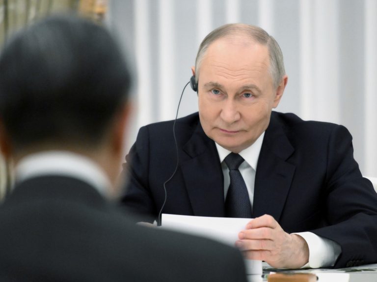 Russia criticizes Trump’s peace plan and claims he can not settle for it