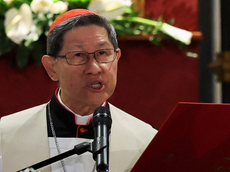 Cardinal Luis Antonio Tagle, the “paper” that Pope Francis can random, sings “Think about” in Karaoke