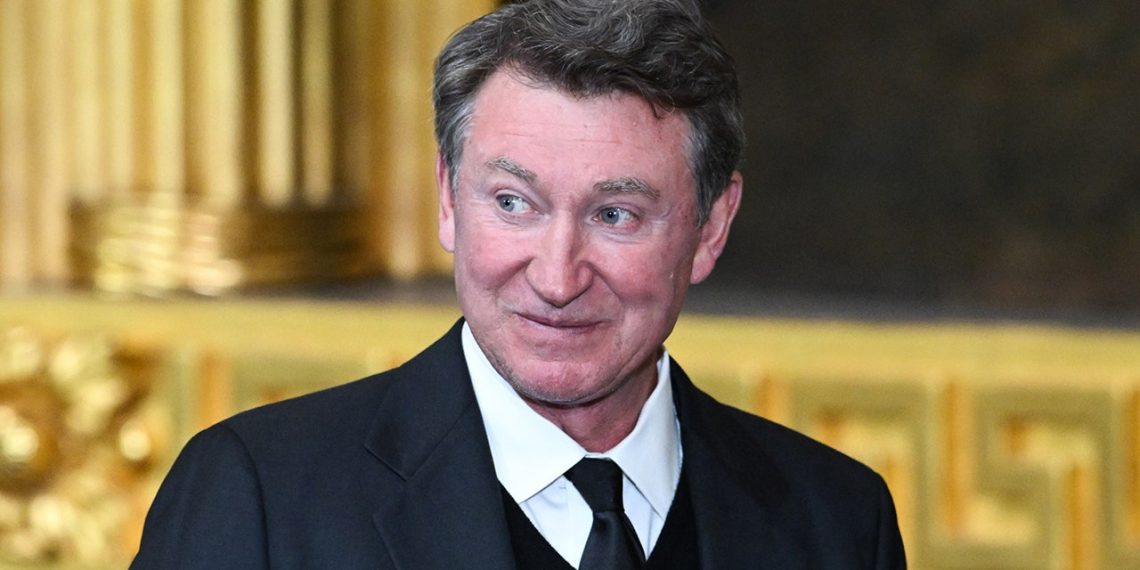 Wayne Gretzky reacts to Alex Ovechkin, tying themselves