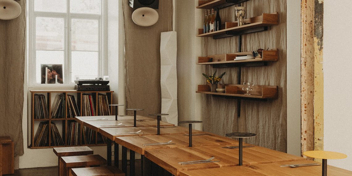 Wiercinski-Studio builds a cushty “beginner” restaurant across the modular oak in Copenhagen