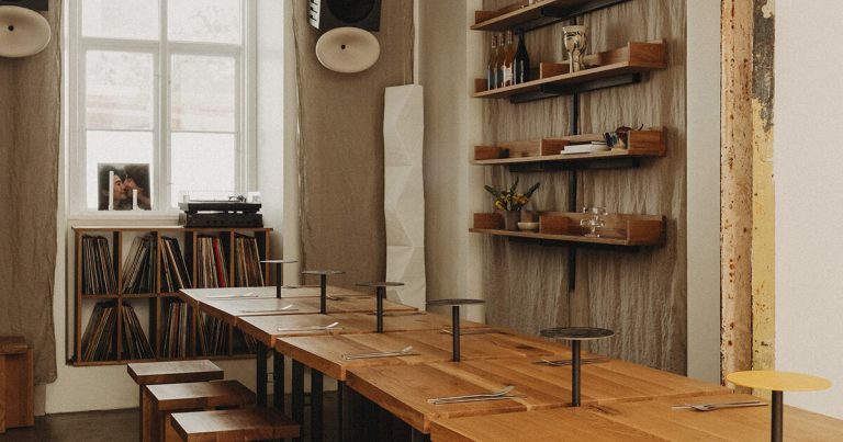 Wiercinski-Studio builds a cushty “beginner” restaurant across the modular oak in Copenhagen