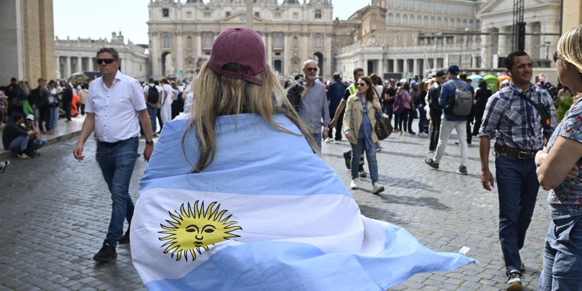 Trustworthy multiply to say goodbye to the Supreme Pontius at San Pedro Basilica