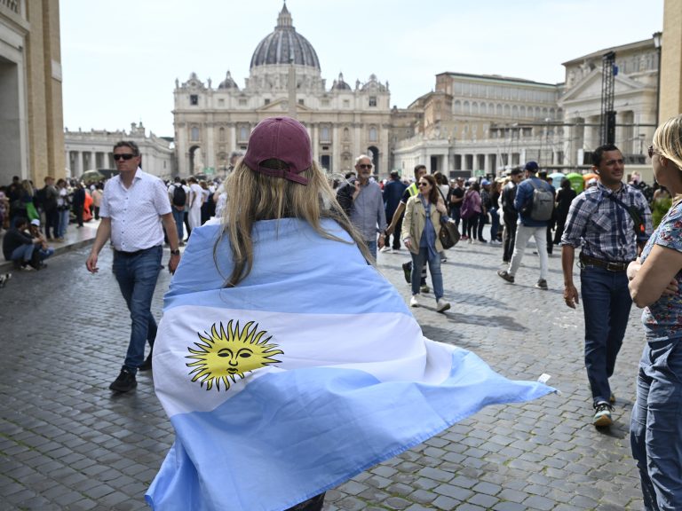 Trustworthy multiply to say goodbye to the Supreme Pontius at San Pedro Basilica