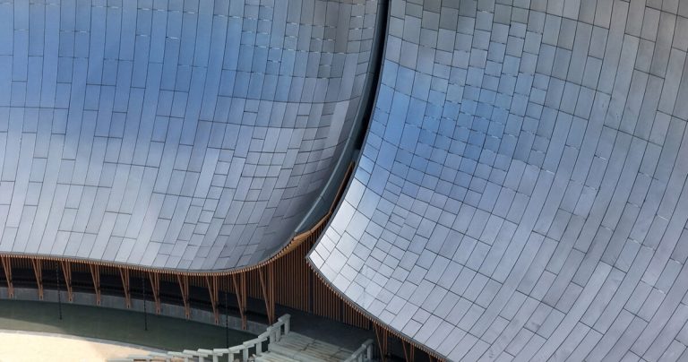 Growing the material studio Zhouzhuang theater within the curtain -like facade