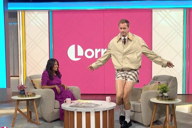 Alexander Skarsgård is dressing like a foolish little schoolboy