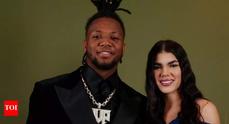 Ronald Acuna Jr. is underneath strain just like the spouse Maria Maria Laborde virtually at Phillies Recreation in Pink Braves Gear | MLB information