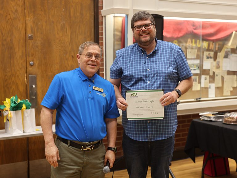 Humanist arts and sciences select the school, the winners of the employees awards