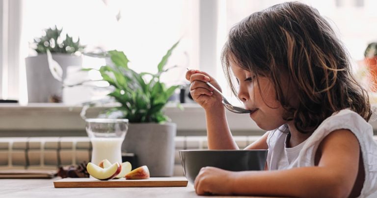Women who eat a nutritious diet could also be much less prone to begin puberty early, research suggests