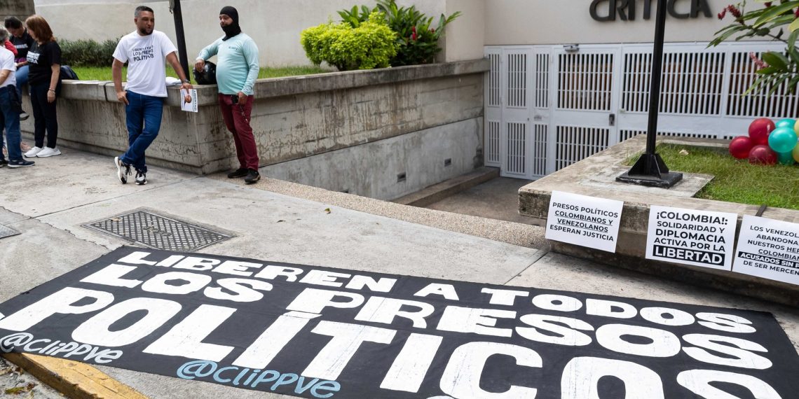 An opponent imprisoned in Venezuela seems in his cell and complaints towards the Nicolás Maduro regime have been revived