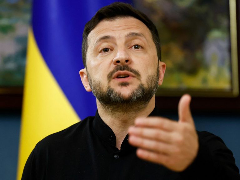 Zelenski accuses Russia of “attempting to win the time” to “proceed” with the invasion