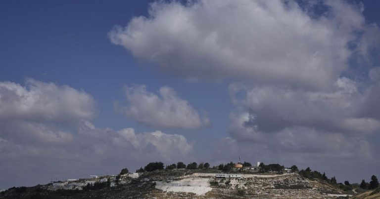 Witnesses in Gaza describe extra chaos at meals distribution websites – Citizen Tribune