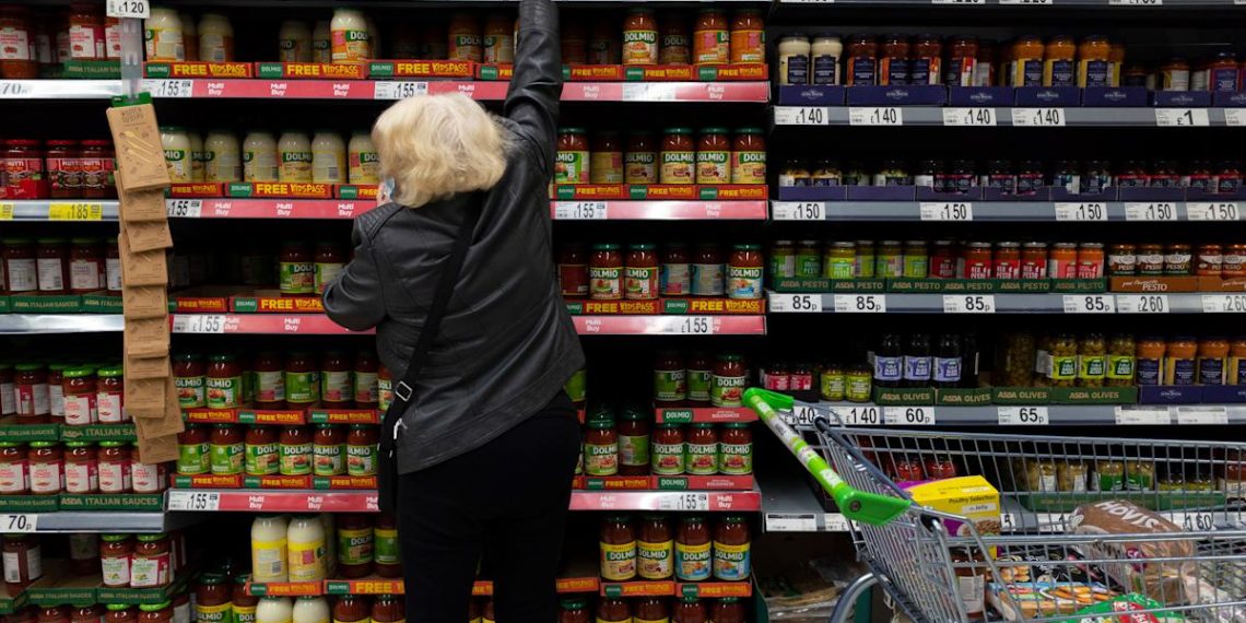 Meals inflation dampens hopes of a fee minimize as tariff twists and turns proceed