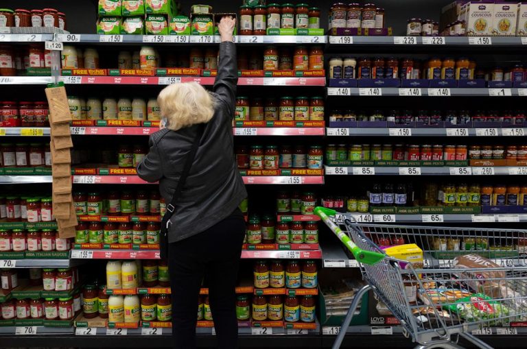 Meals inflation dampens hopes of a fee minimize as tariff twists and turns proceed