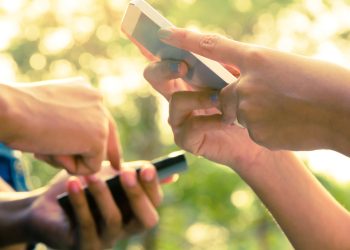 What does a cell phone present within the center ought to work effectively on daily basis, in response to an professional