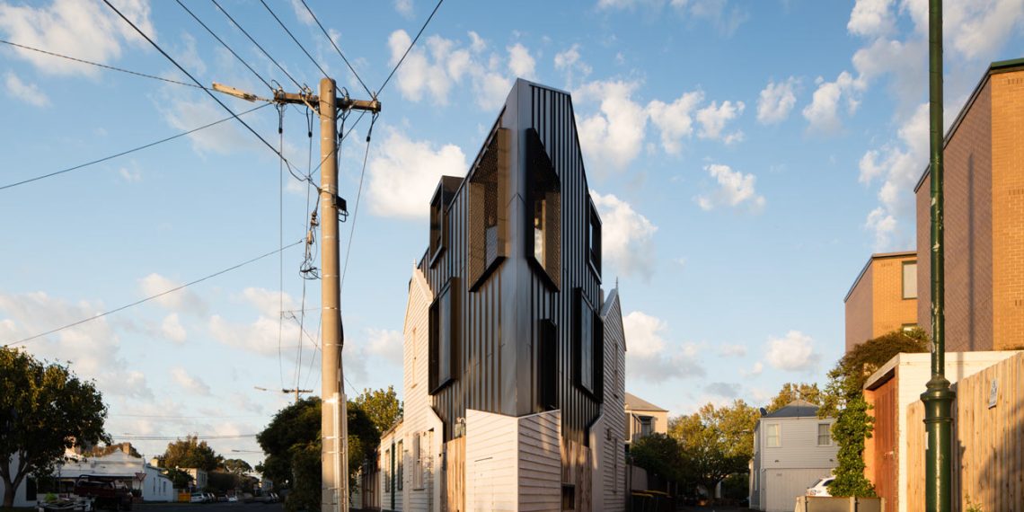 A home -shaped home, triangle -shaped, in Melbourne