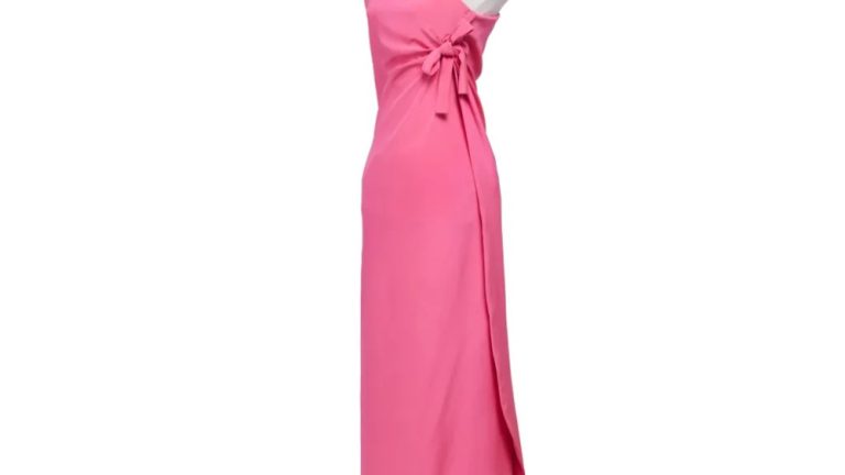 Inside Sotheby’s Artwork of Glamour: Audrey Hepburn and Classic Couture [PHOTOS] – WWD